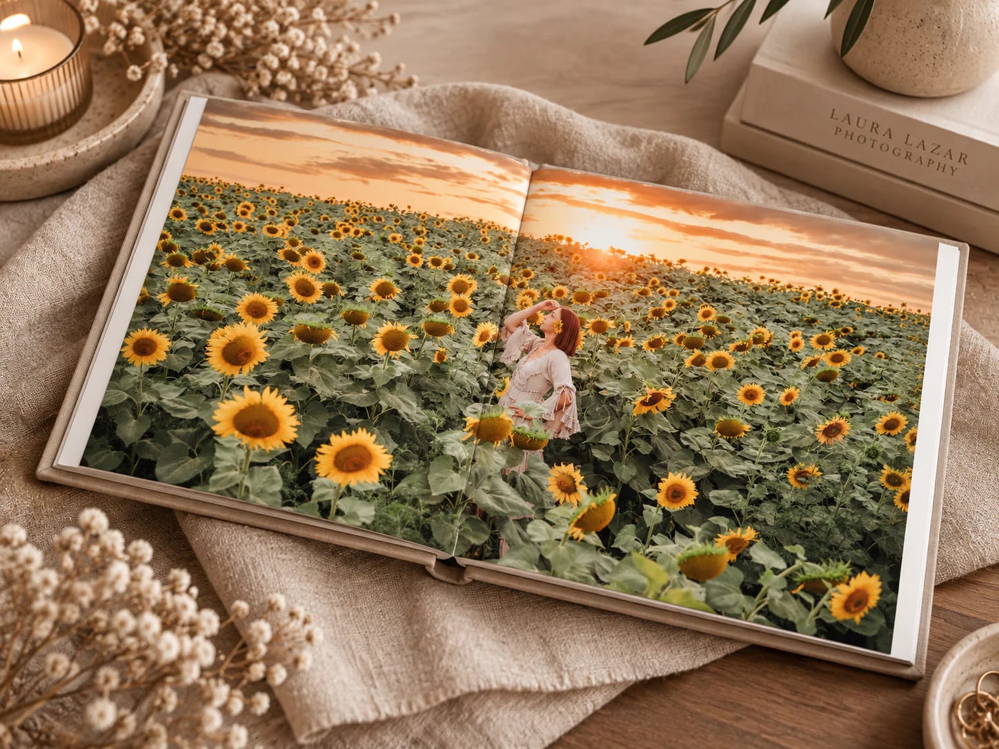 Carte foto panoramică deschisă la o imagine cu floarea-soarelui